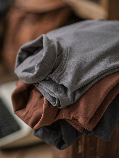 Suéter de cuello alto con parche en el codo para hombre