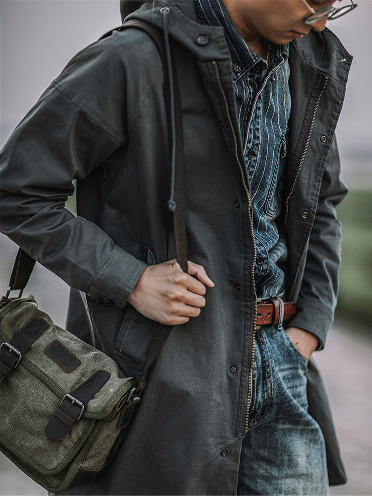 Chaqueta cortavientos tipo parka con capucha y cola de pez para hombre