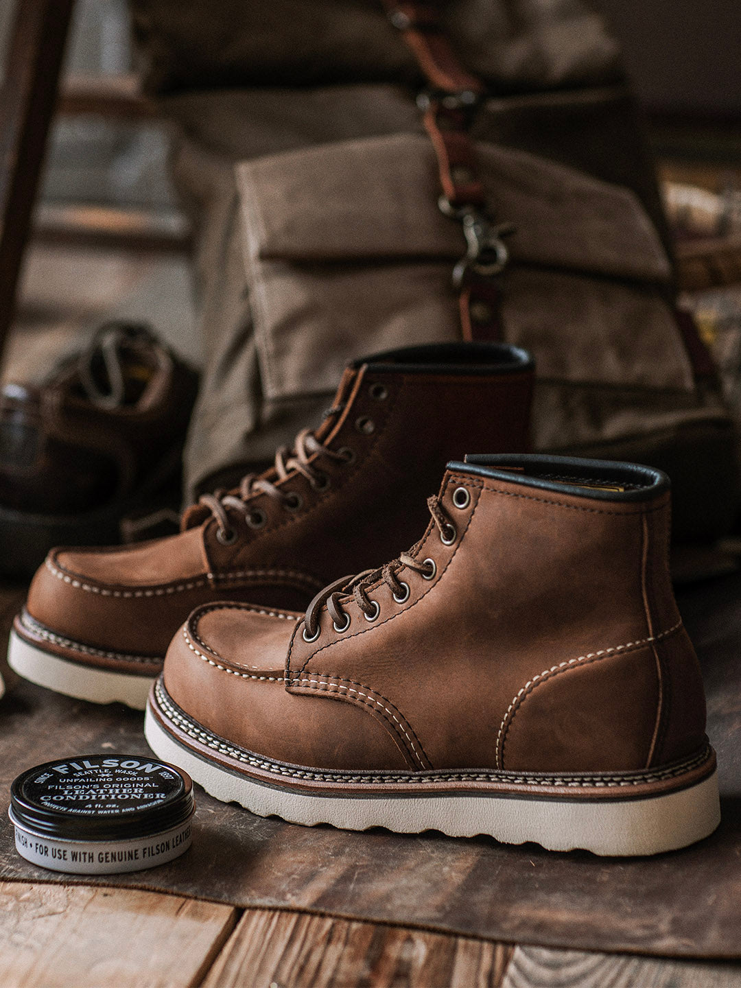 Botas de trabajo vintage con punta de mocasín de cuero de grano completo para hombres