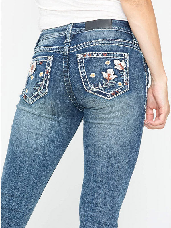 Jeans bootcut elásticos de tiro medio con bordado floral desgastado y lavado